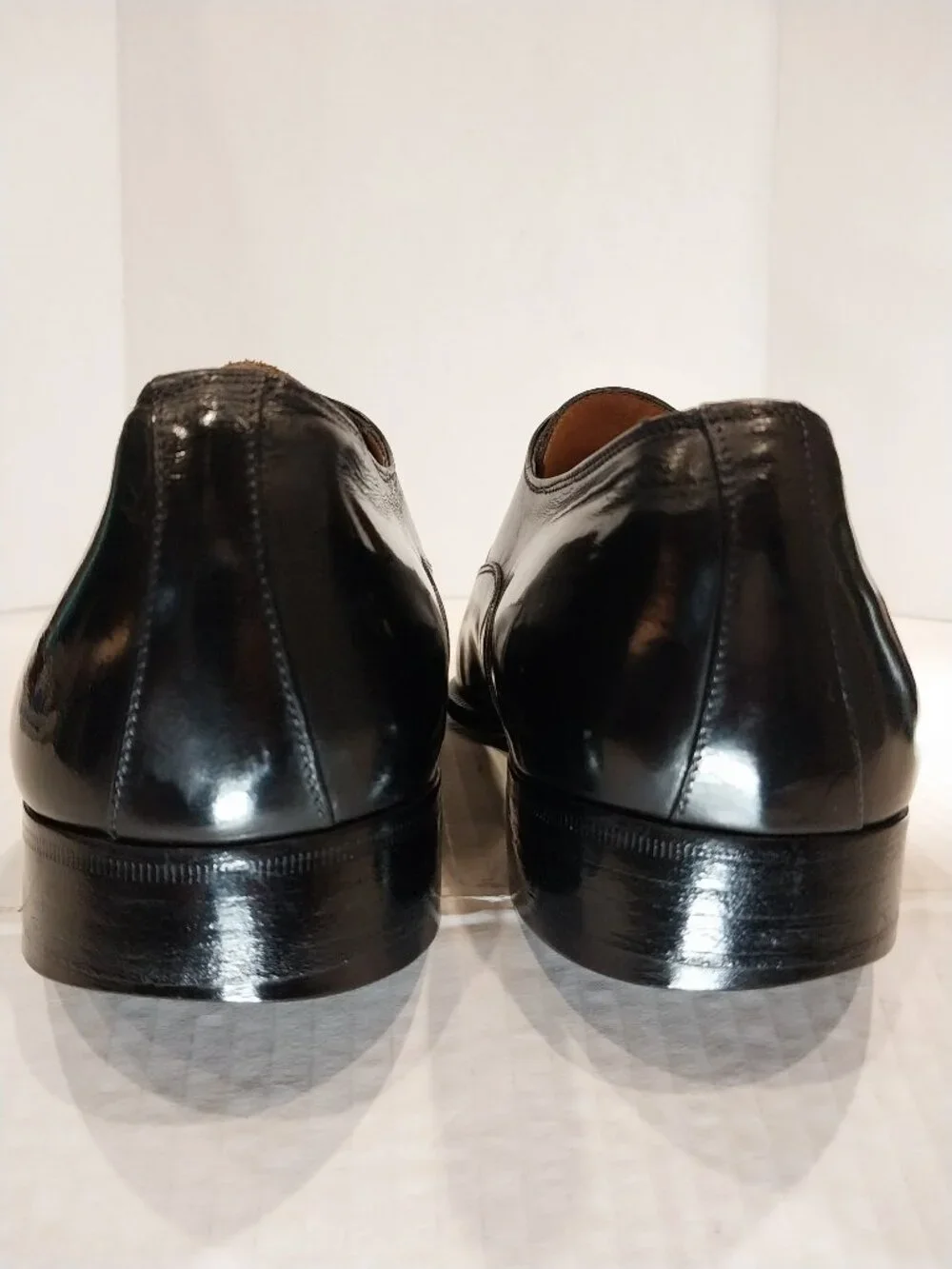 SALVATORE FERRAGAMO men's (SAVE $800) size 8.5 2E black Oxford.
